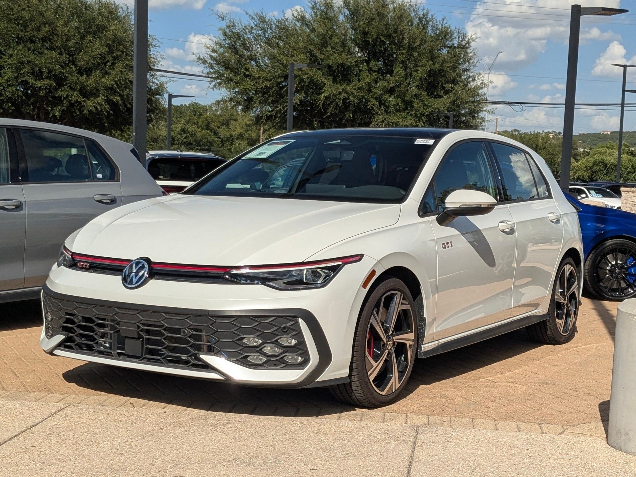 New 2026 OPAL WHITE Volkswagen SE image 2