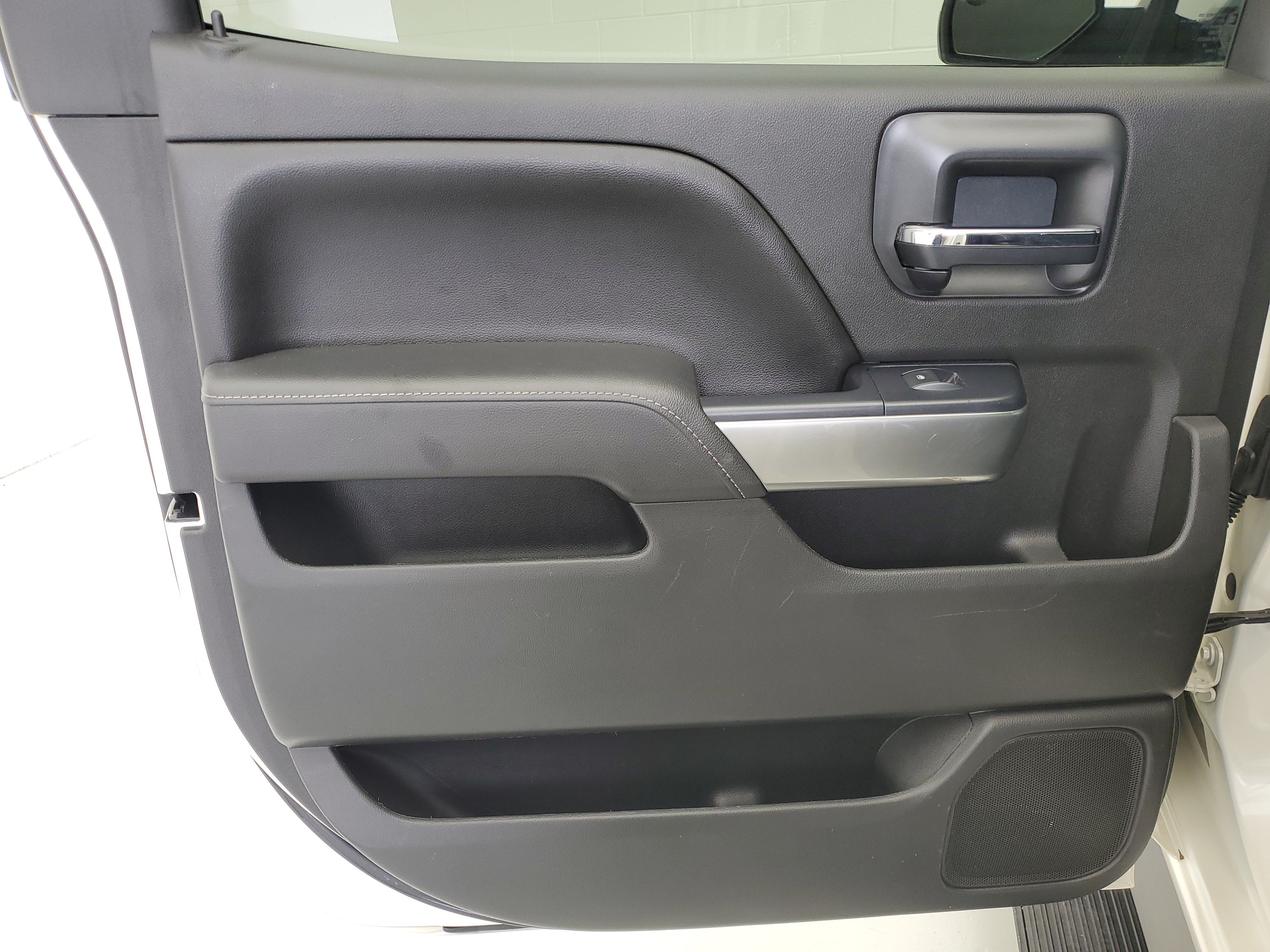 Used 2015 White Diamond Pearl Chevrolet LT image 15