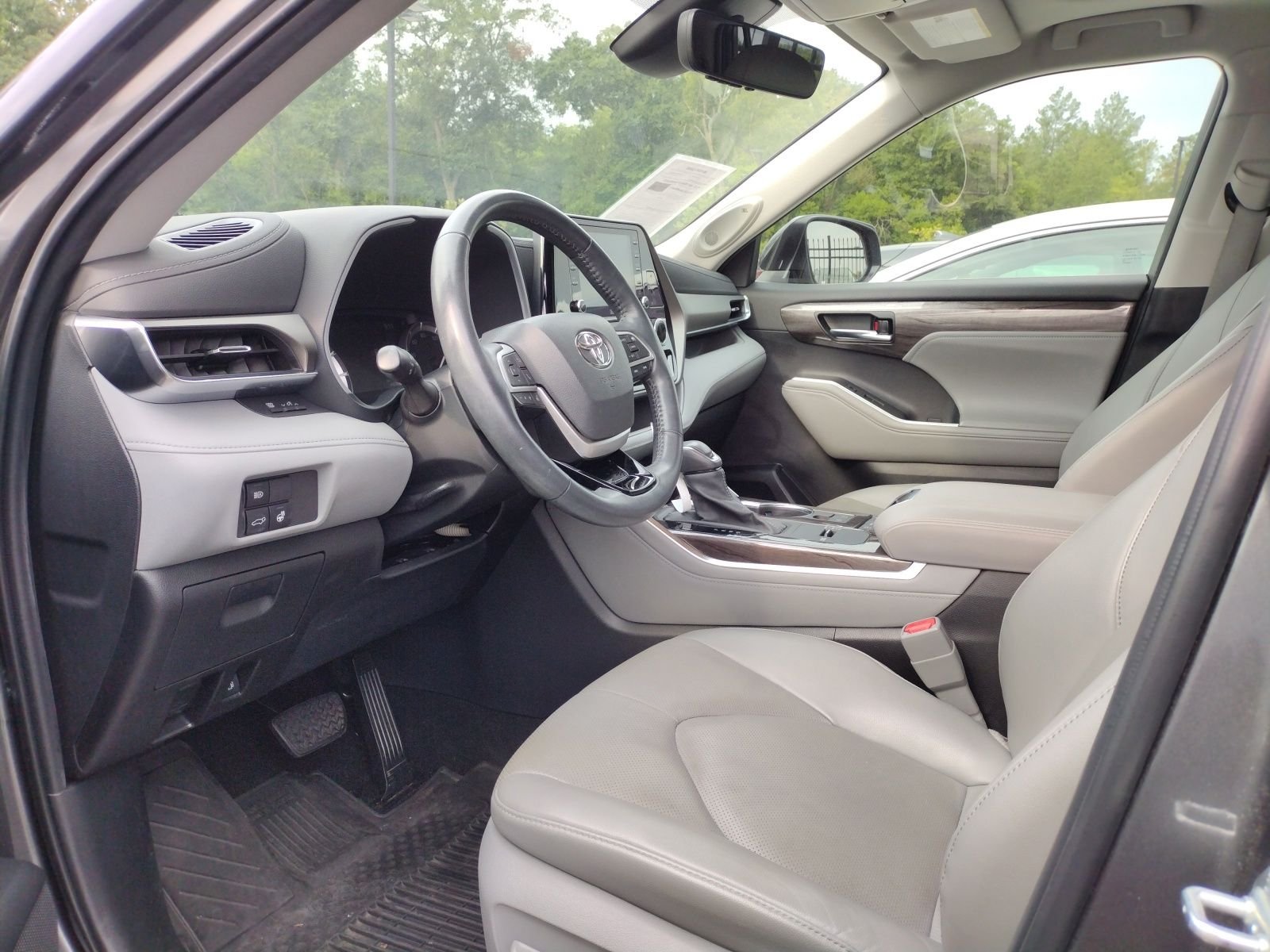 Used 2022 Gray Toyota Limited image 4