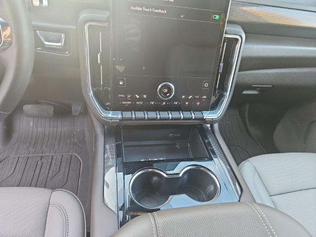Used 2025 Summit White GMC Elevation image 12