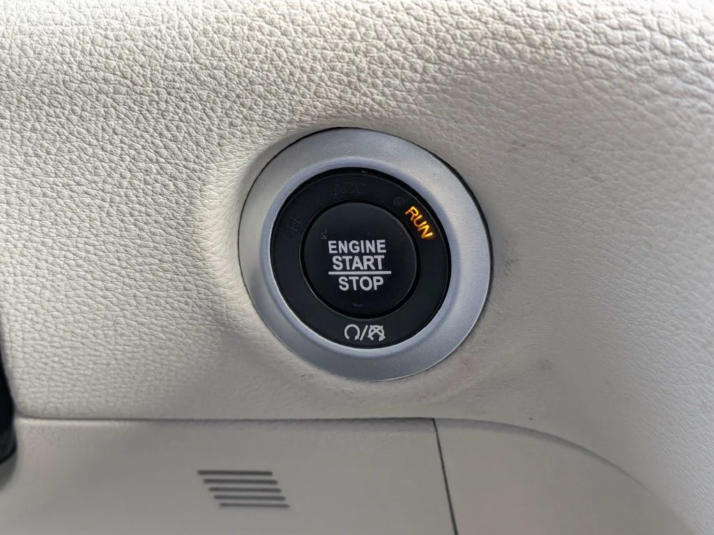 Used 2023 Silver Chrysler Touring L image 22