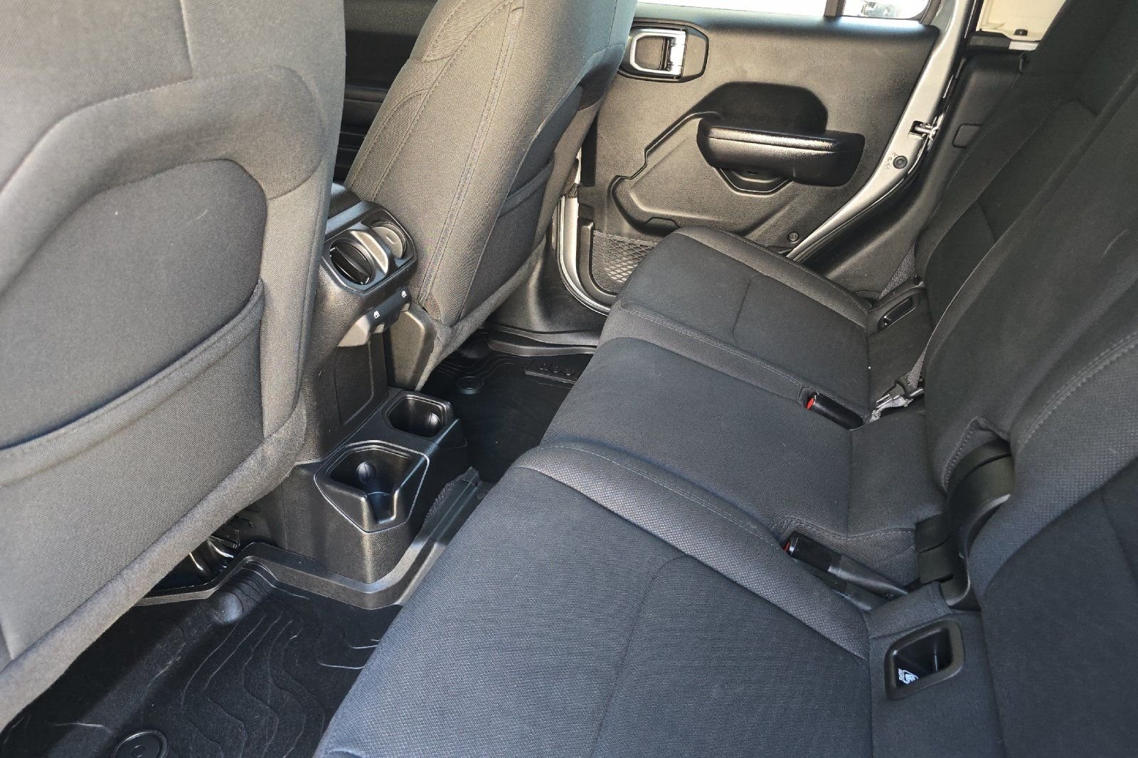 Used 2020 Silver Jeep Sport image 13