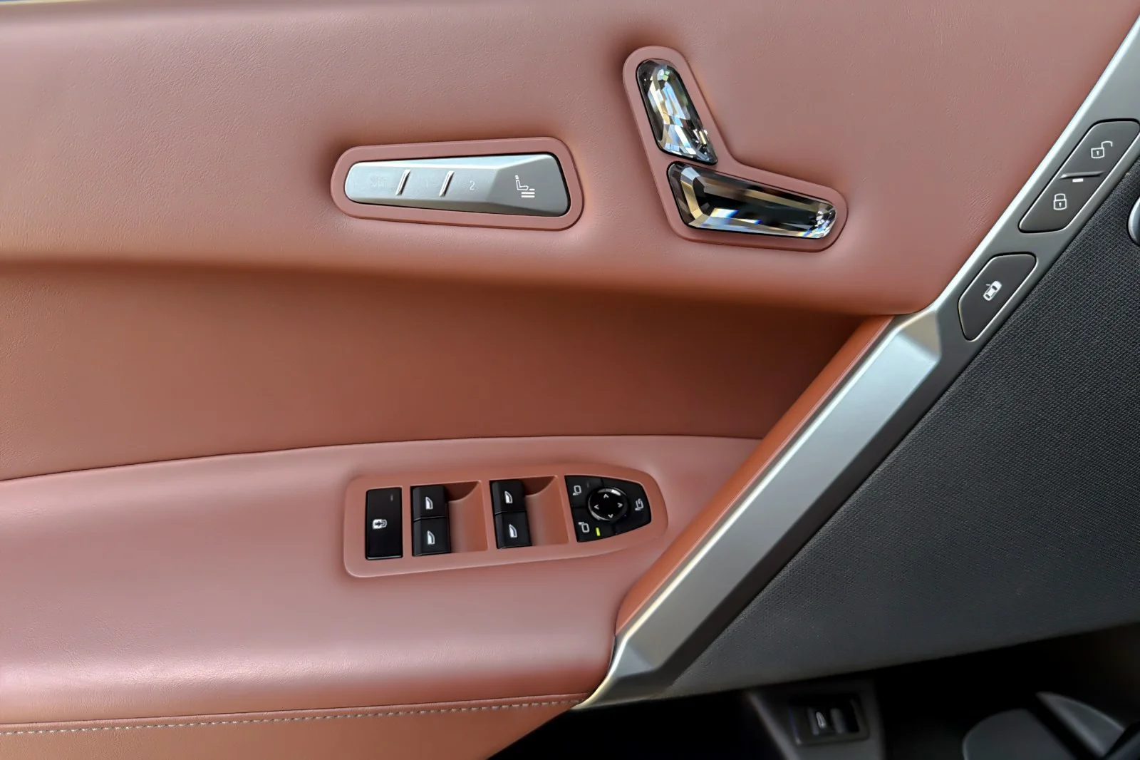Used 2025 Oxide Grey Metallic BMW M60 Sports Activity Vehicle image 10