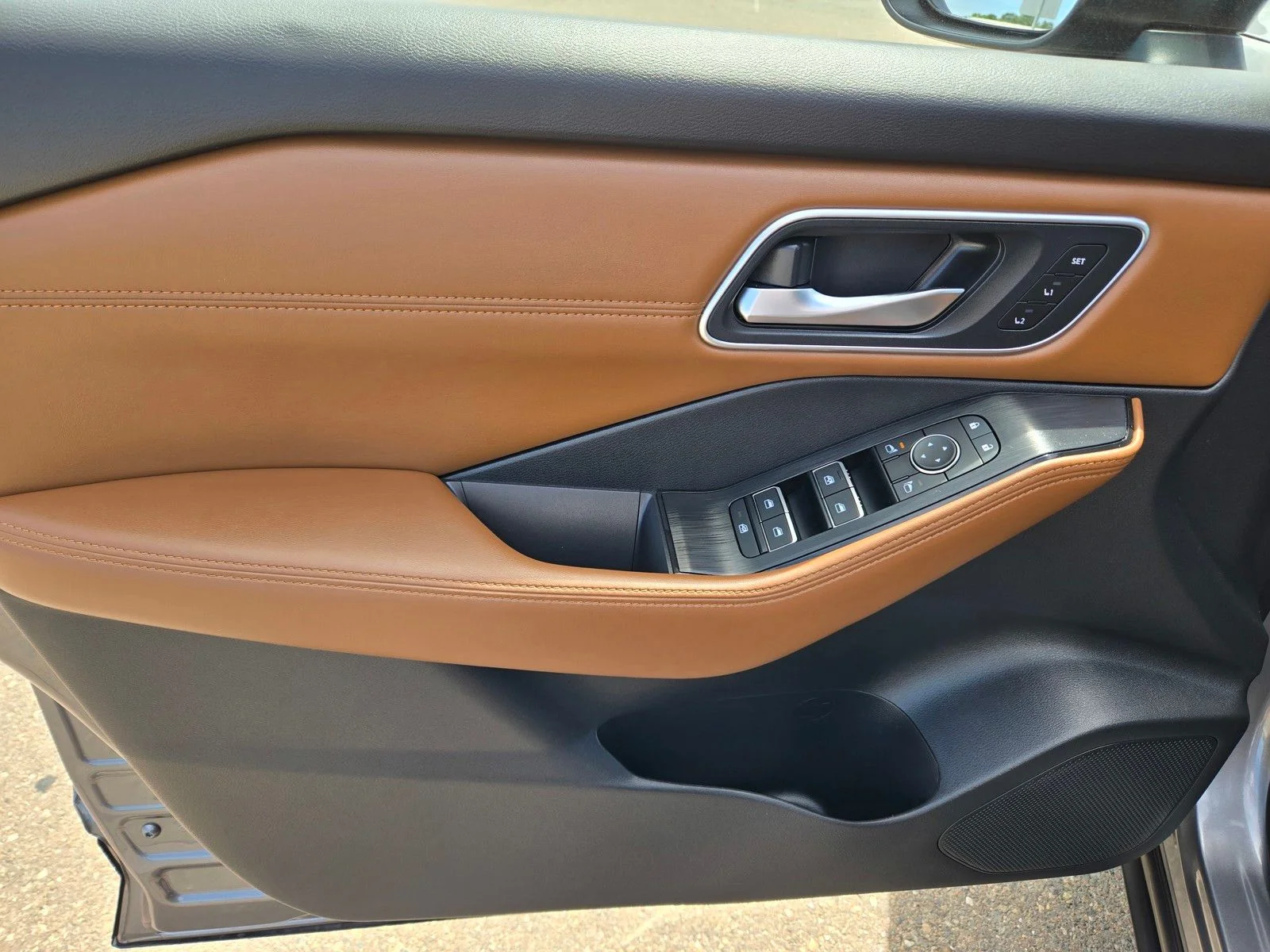 Used 2026 Gun Metallic Nissan Platinum image 18