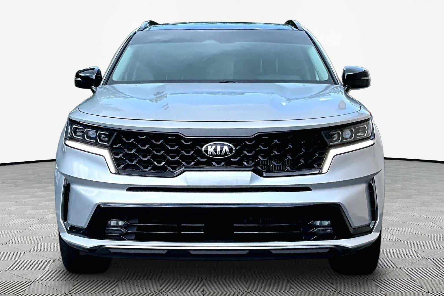 Used 2021 Sparkling Silver Kia SX image 4