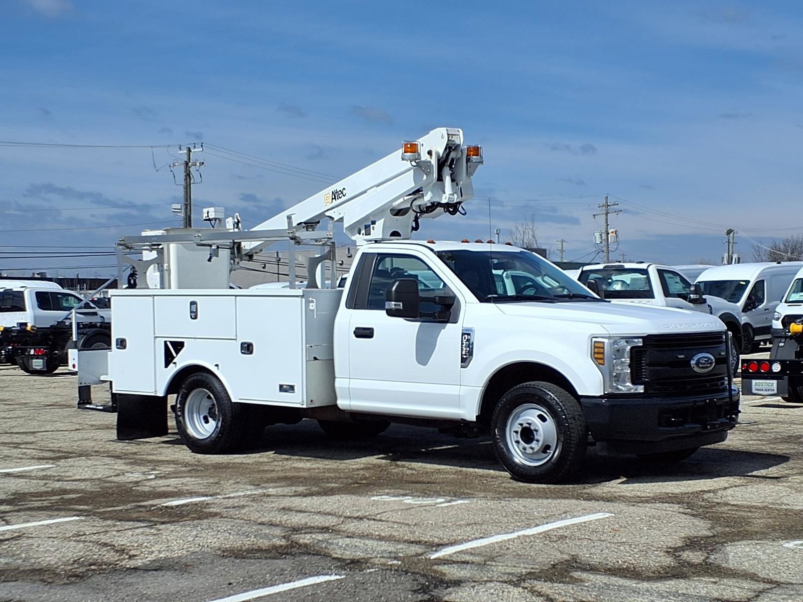 2019 Ford F-350 Super Duty Chassis Cab XL