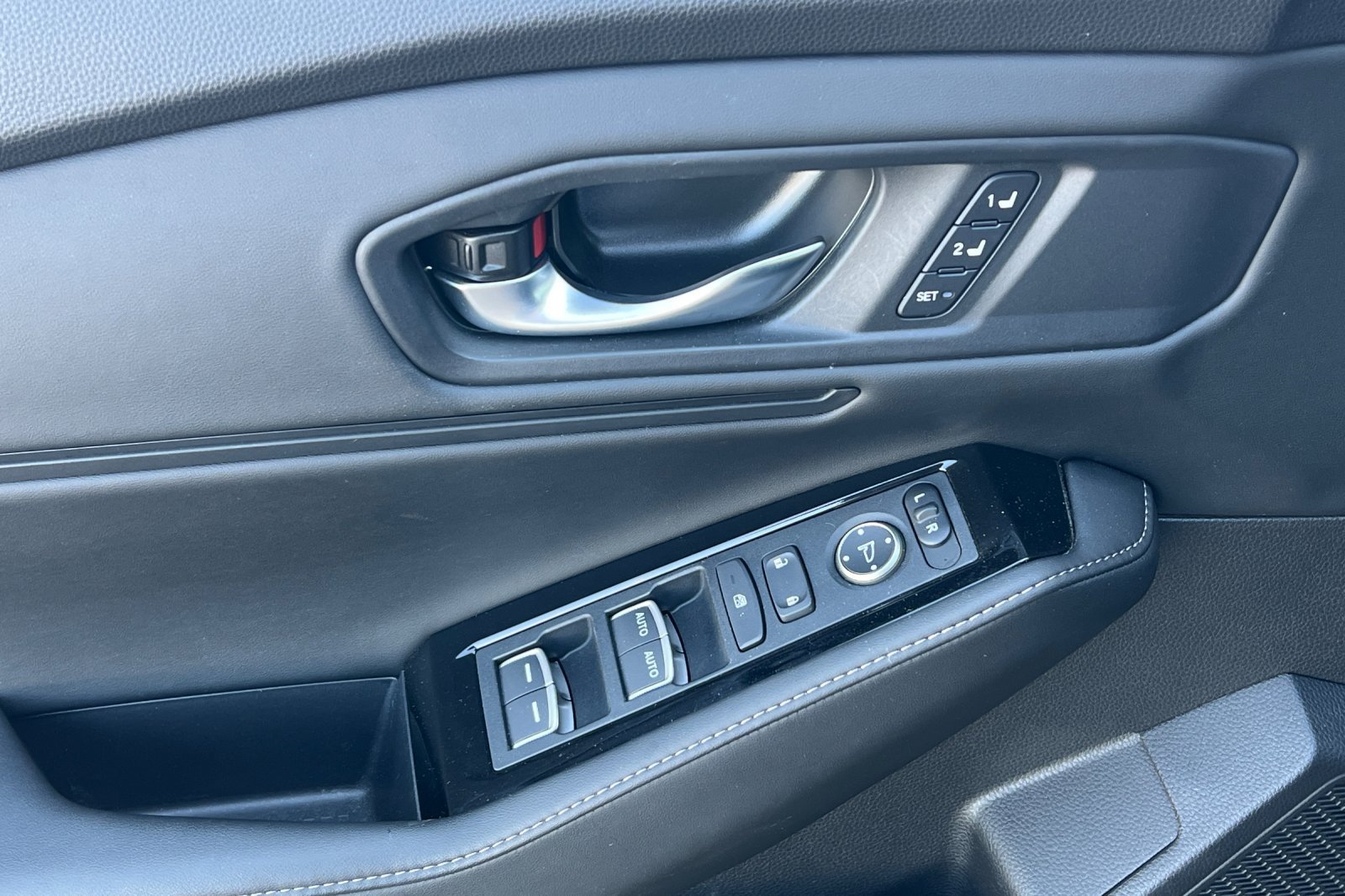 Used 2025 Urban Gray Pearl Honda Touring image 11