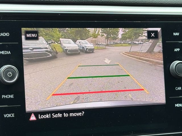 Used 2018 Gray Volkswagen SEL Premium image 32