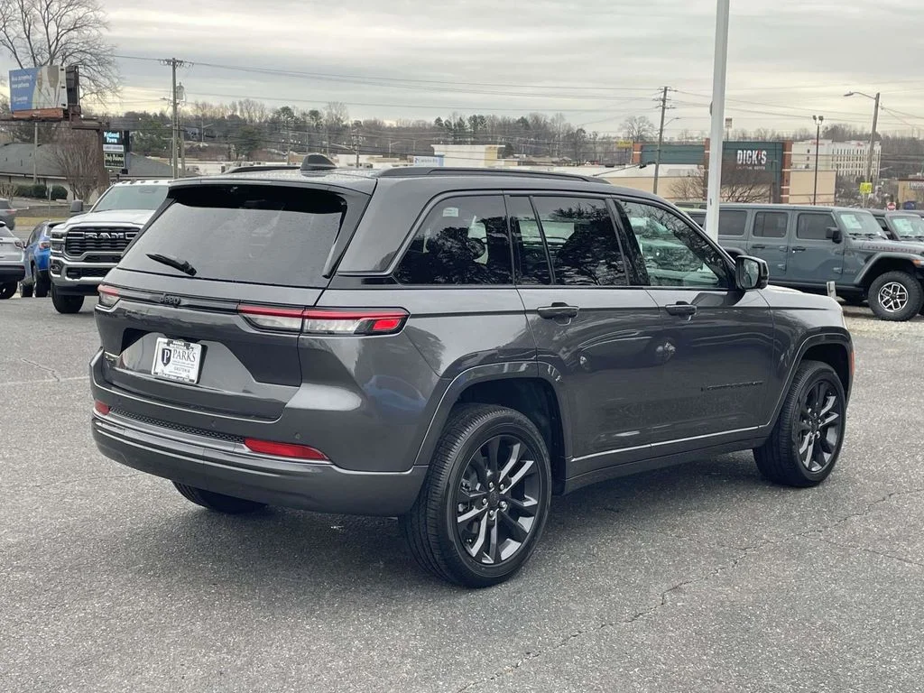 New 2026 Baltic Gray Metallic Clear-Coat Exterior Paint Jeep Limited Reserve image 8