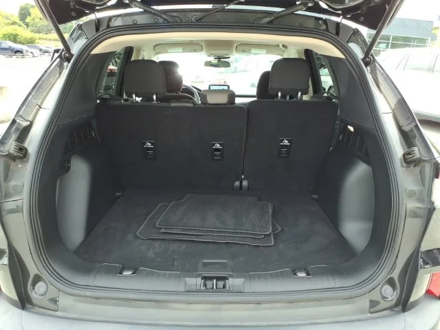 Used 2020 Black Ford SE image 12