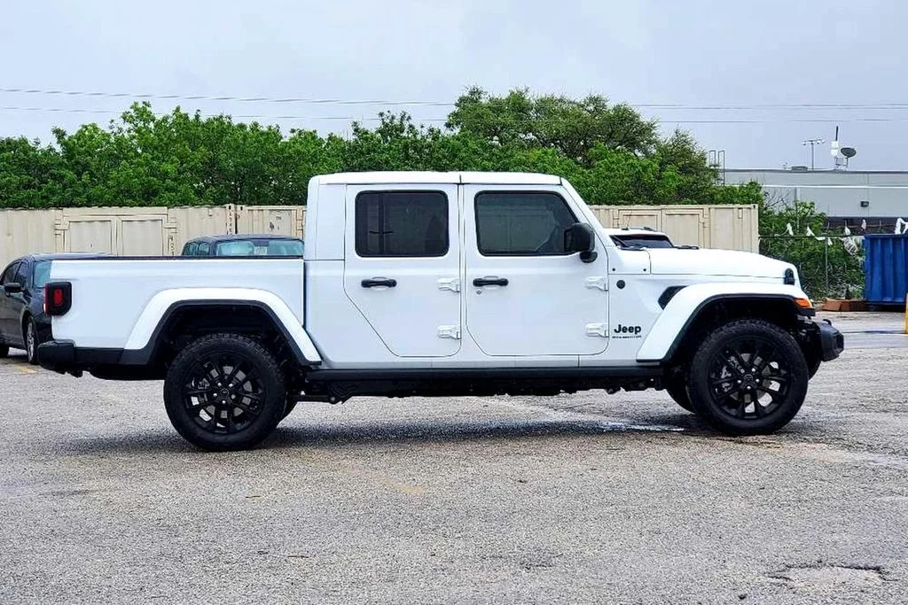 New 2025 White Jeep Nighthawk image 4