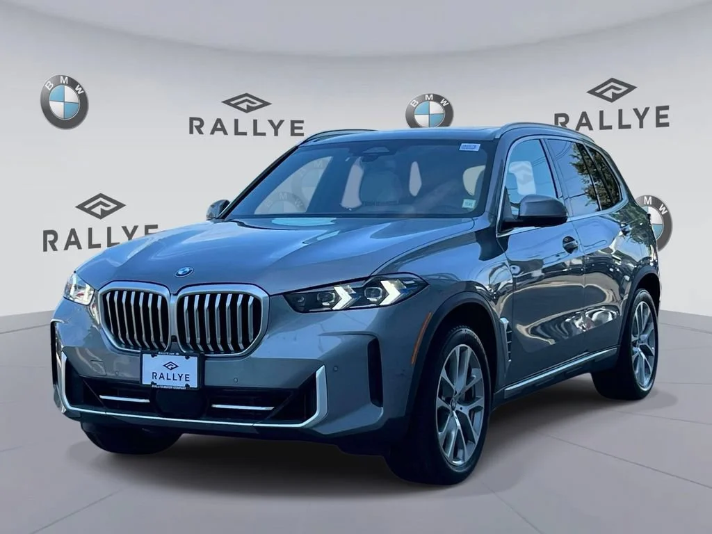 Used 2024 Skyscraper Grey Metallic BMW xDrive40i image 3