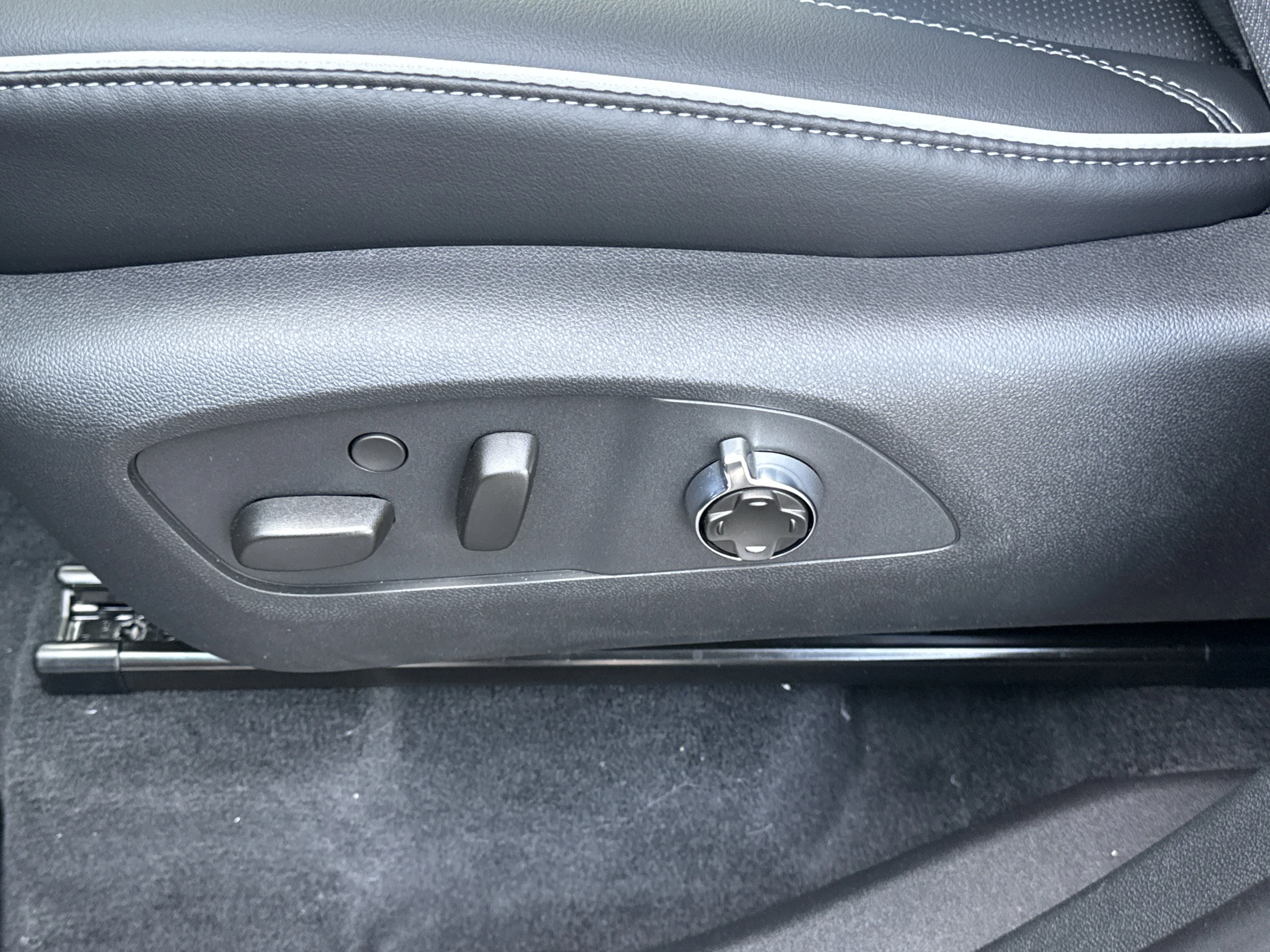 New 2026 Ebony Twilight Metallic Buick Avenir AWD image 18