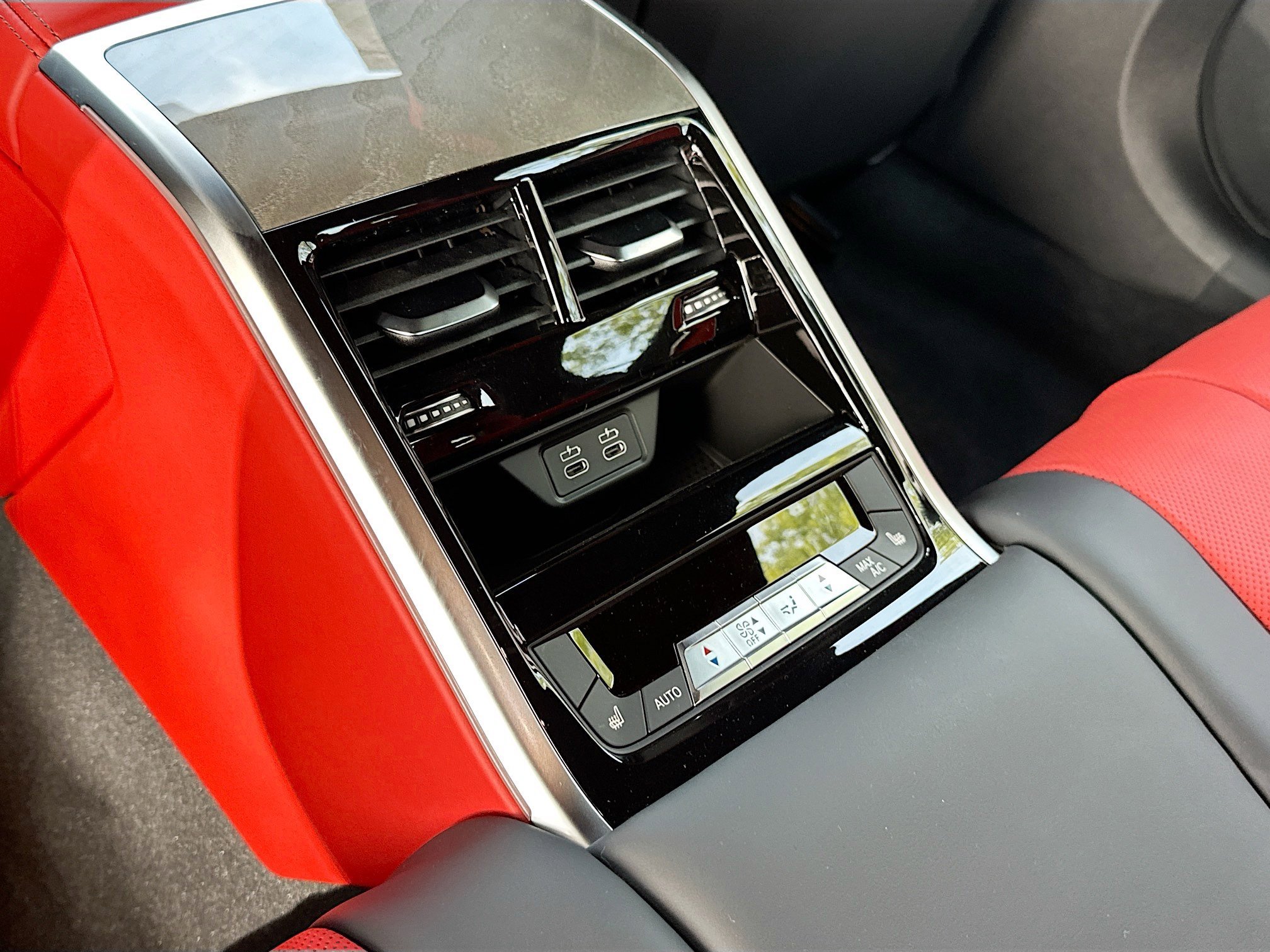 2026 BMW 8 Series 840i - Photo 20