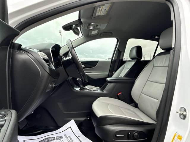 Used 2020 IRIDESCENT PEARL TRICOAT Chevrolet Premier image 25