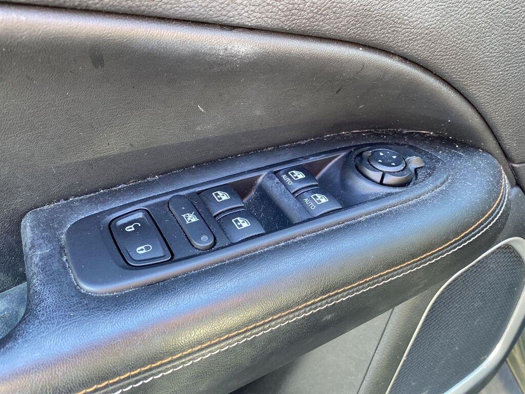 Used 2021 Olive Green Pearlcoat Jeep Latitude image 15