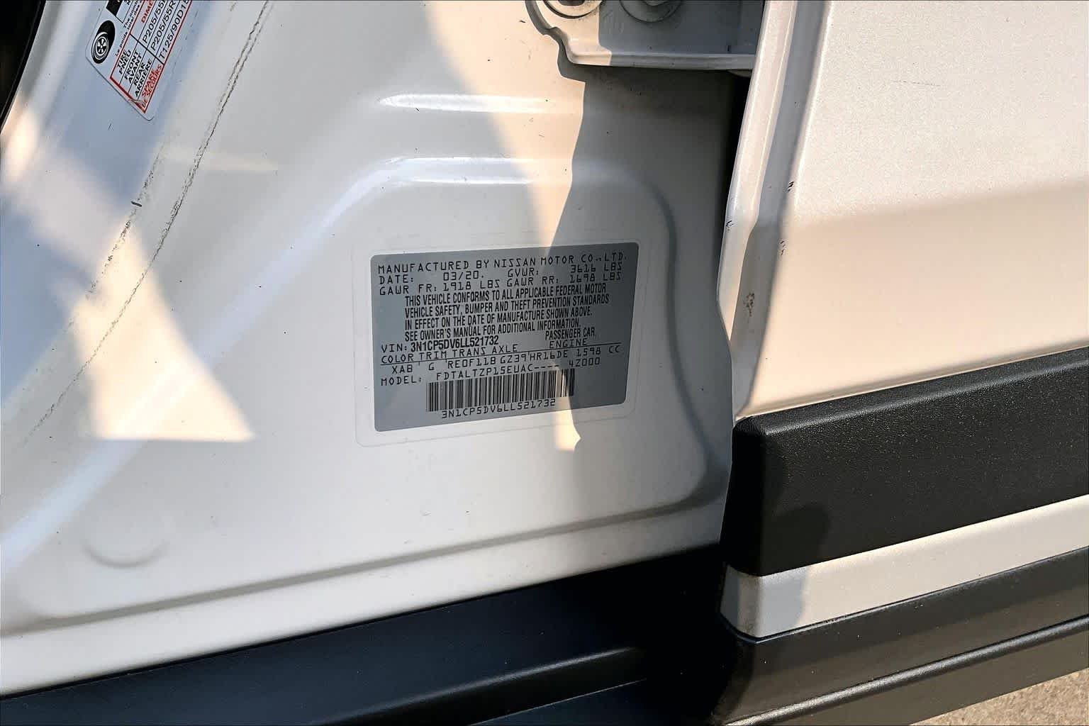 Used 2020 Aspen White/Super Black Nissan SR image 33