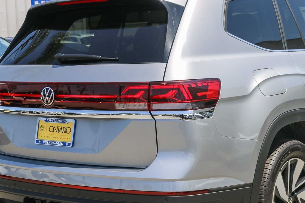 New 2026 Silver Volkswagen 2.0T SE w/Technology image 9