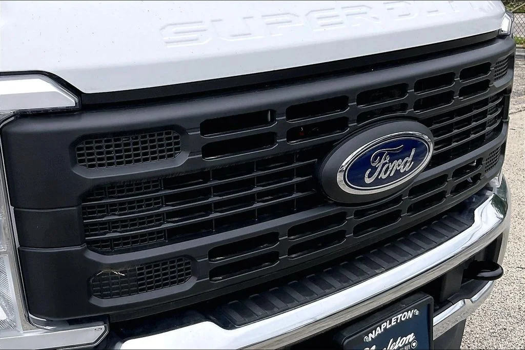 New 2026 Oxford White Ford F-250® XL image 30