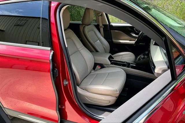 Used 2022 Red Lincoln Standard image 26