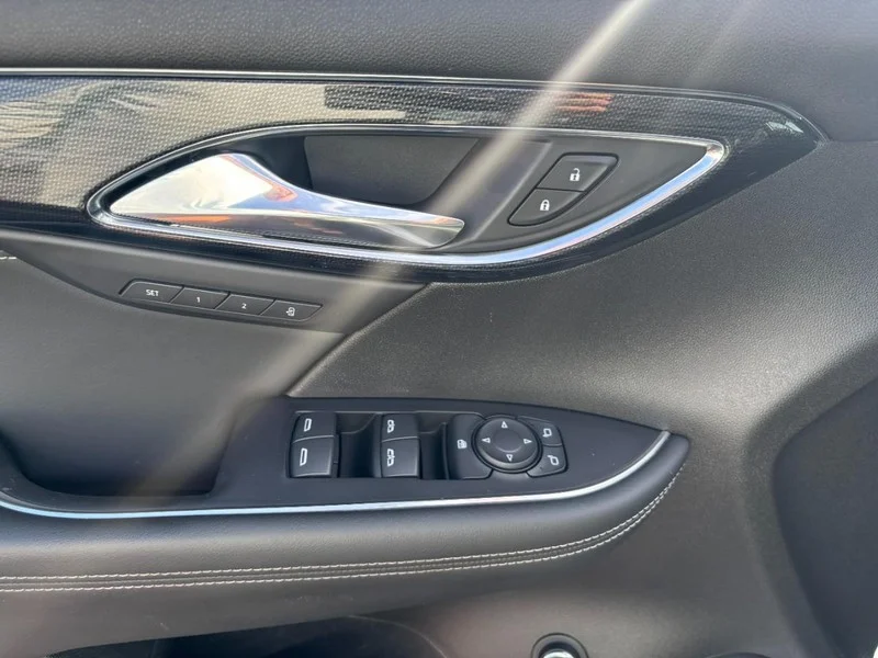 Used 2023 SUMMIT WHITE Buick Essence image 10
