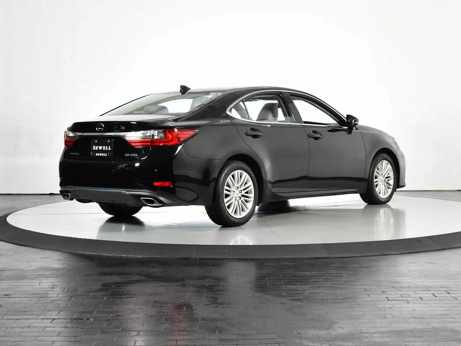 Used 2016 Obsidian Lexus  image 7