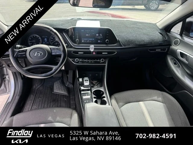Used 2021 Silver Hyundai SE image 6
