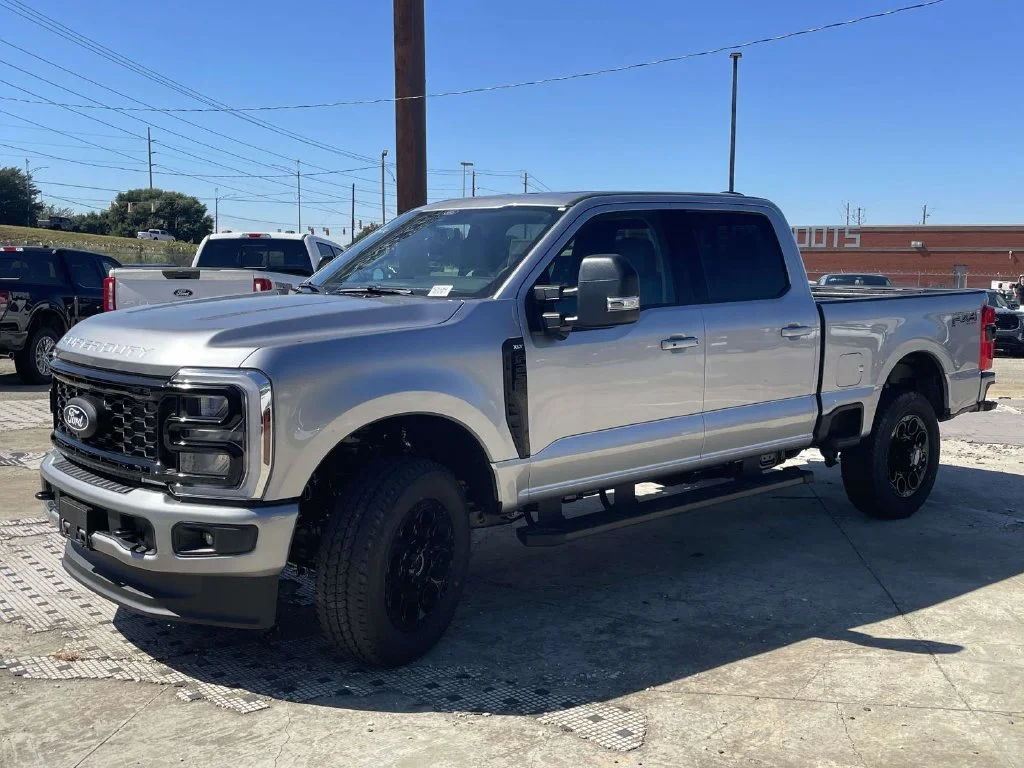New 2027 Silver Ford XLT image 7