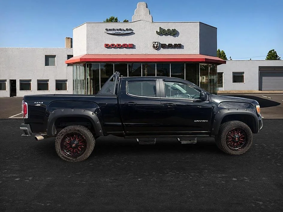 Used 2016 Onyx Black GMC 4WD SLE image 4