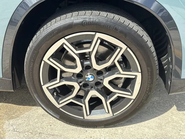 Used 2025 Green BMW xDrive28i image 6