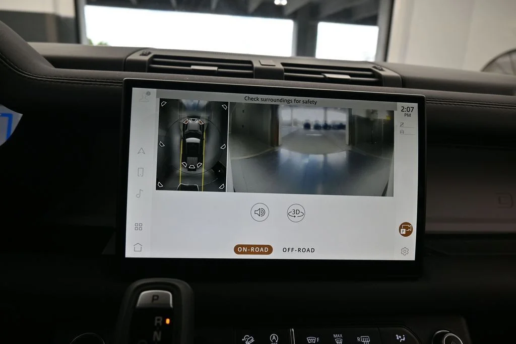 Used 2025 White Land Rover S image 28
