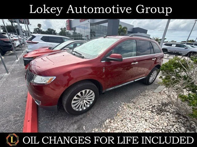 Used 2013 Red Lincoln Base image 1