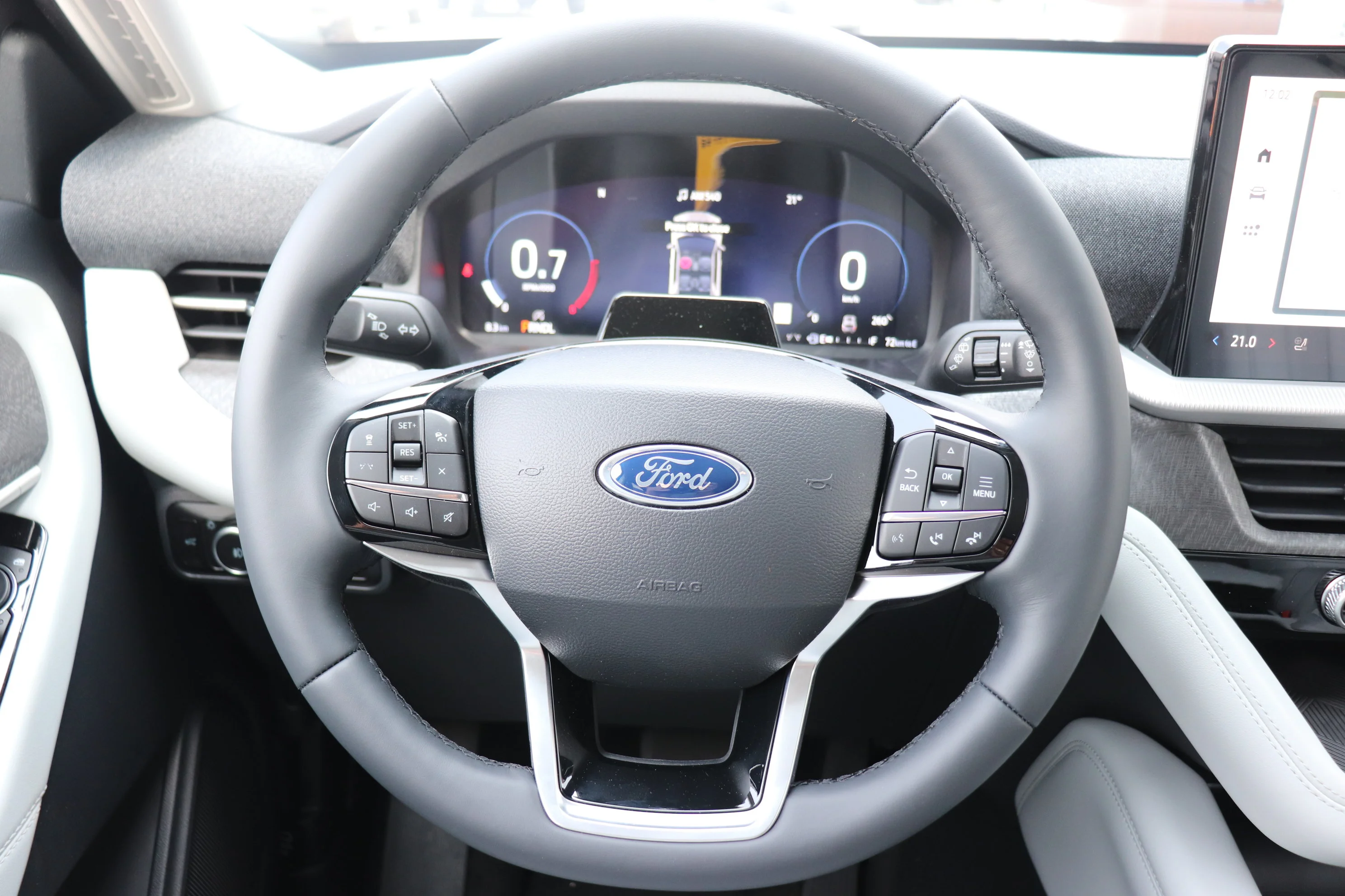 New 2026 STAR WHITE METALLIC TRI-COAT Ford Platinum image 15