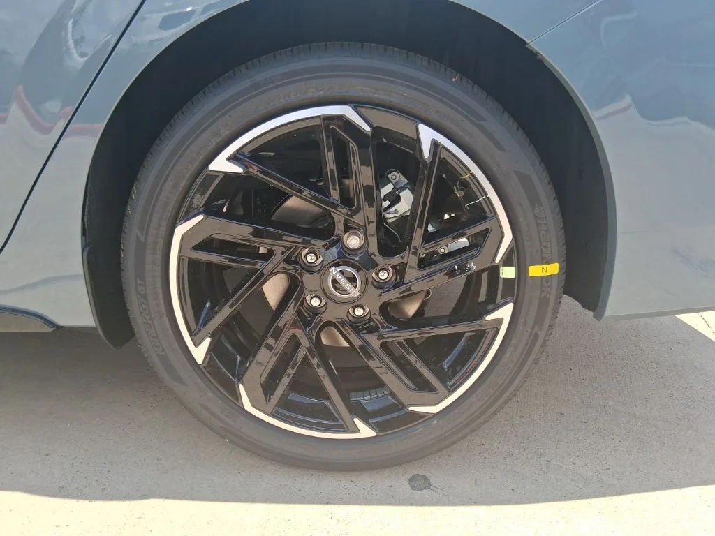New 2026 Atlantic Gray Metallic Nissan SR image 31