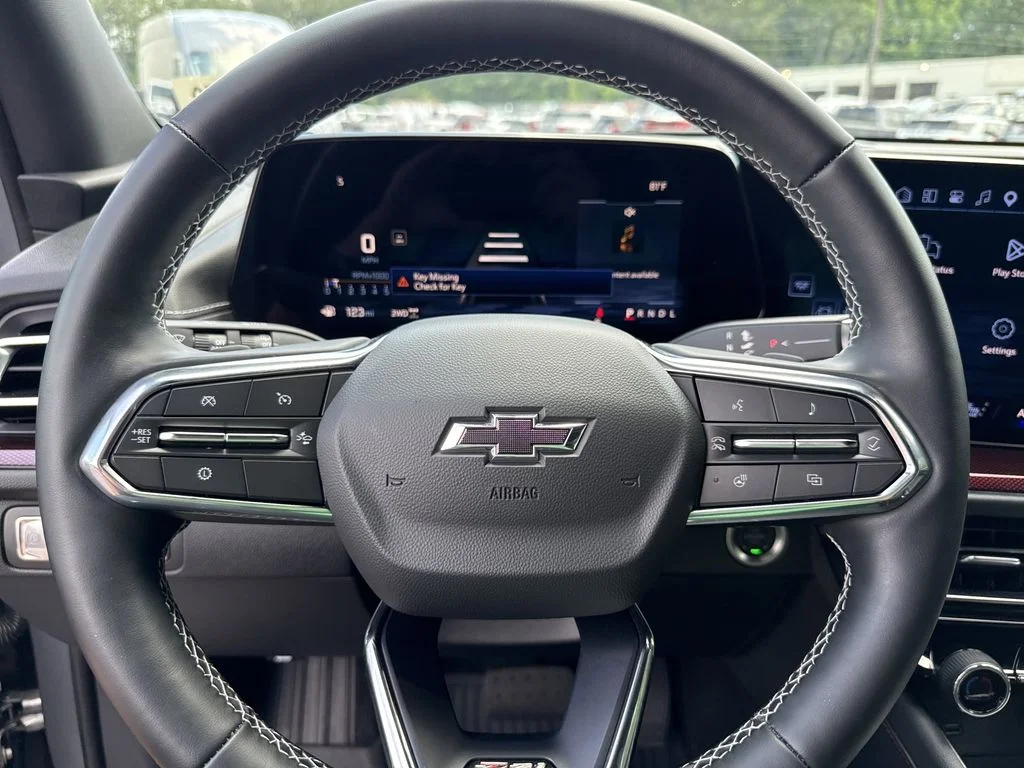 Used 2025 Gray Chevrolet Z71 image 24