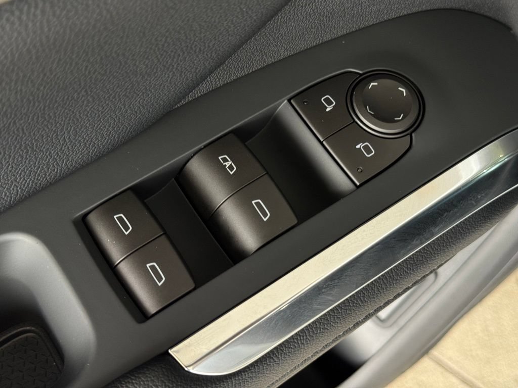 2026 Chevrolet Traverse LT - Photo 25