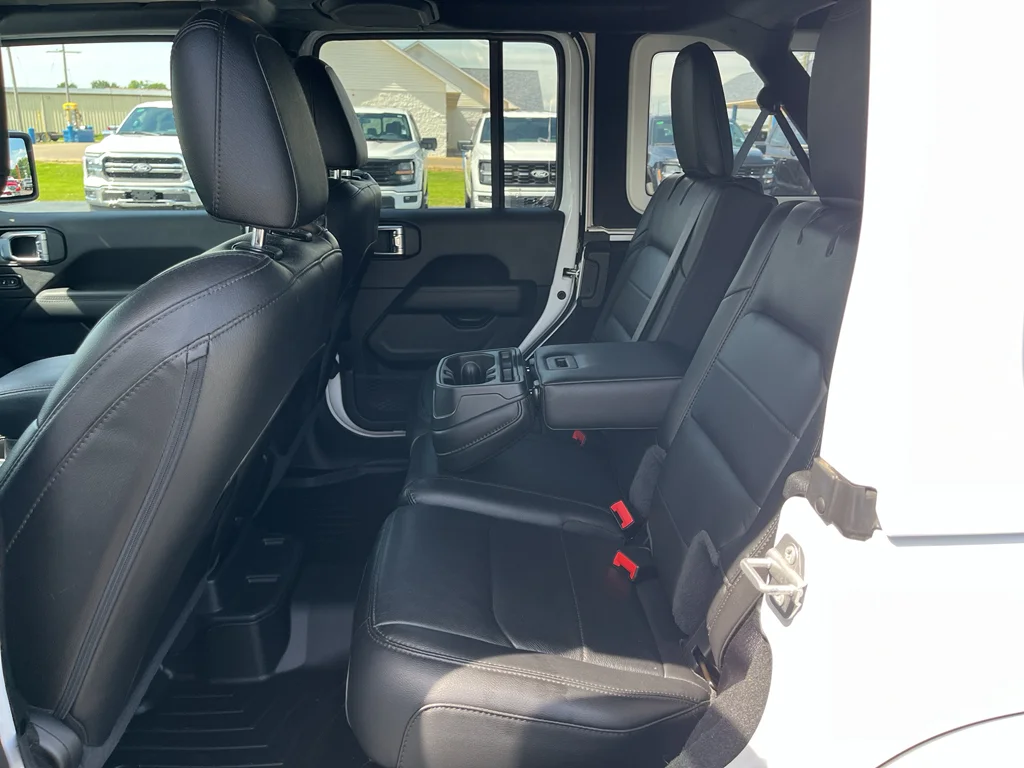 Used 2021 Bright White Clearcoat Jeep Unlimited Sahara Altitude image 24