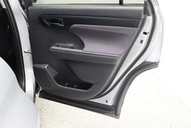2025 Toyota Highlander LE - Photo 35