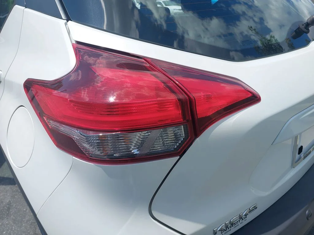 Used 2020 White Nissan SV image 31