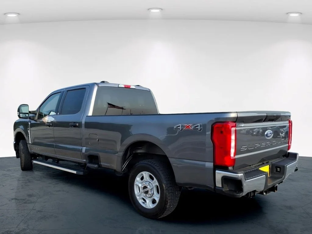 Used 2025 Gray Ford XLT image 12