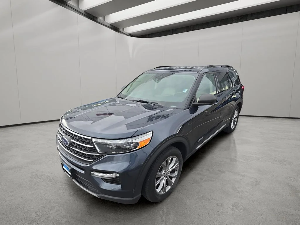 Used 2022 Stone Blue Metallic Ford XLT image 2