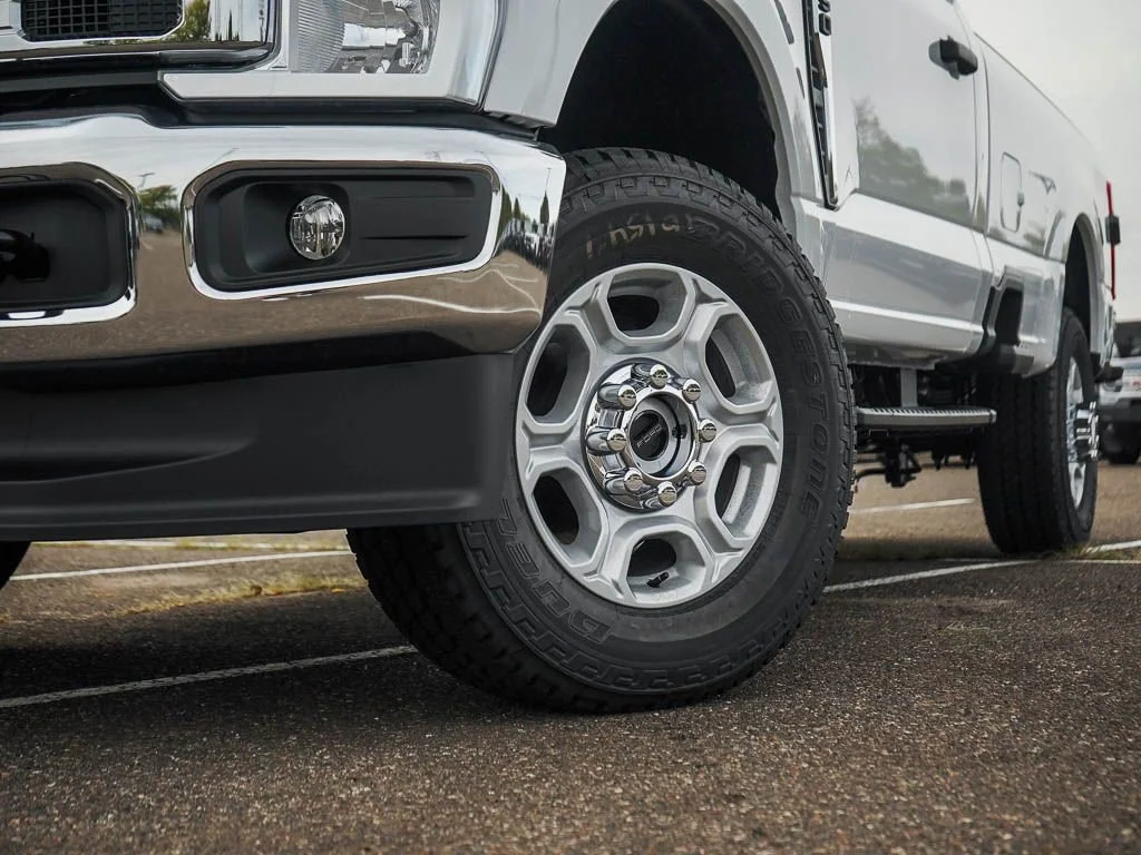 New 2027 Oxford White Ford F-350® XLT image 5