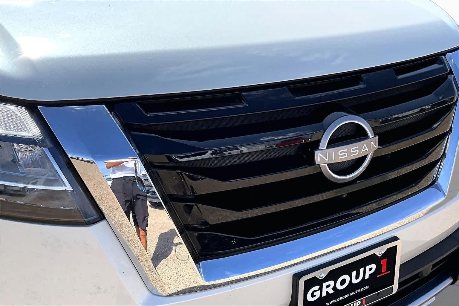 Used 2024 Pearl White Tricoat Nissan Platinum image 37