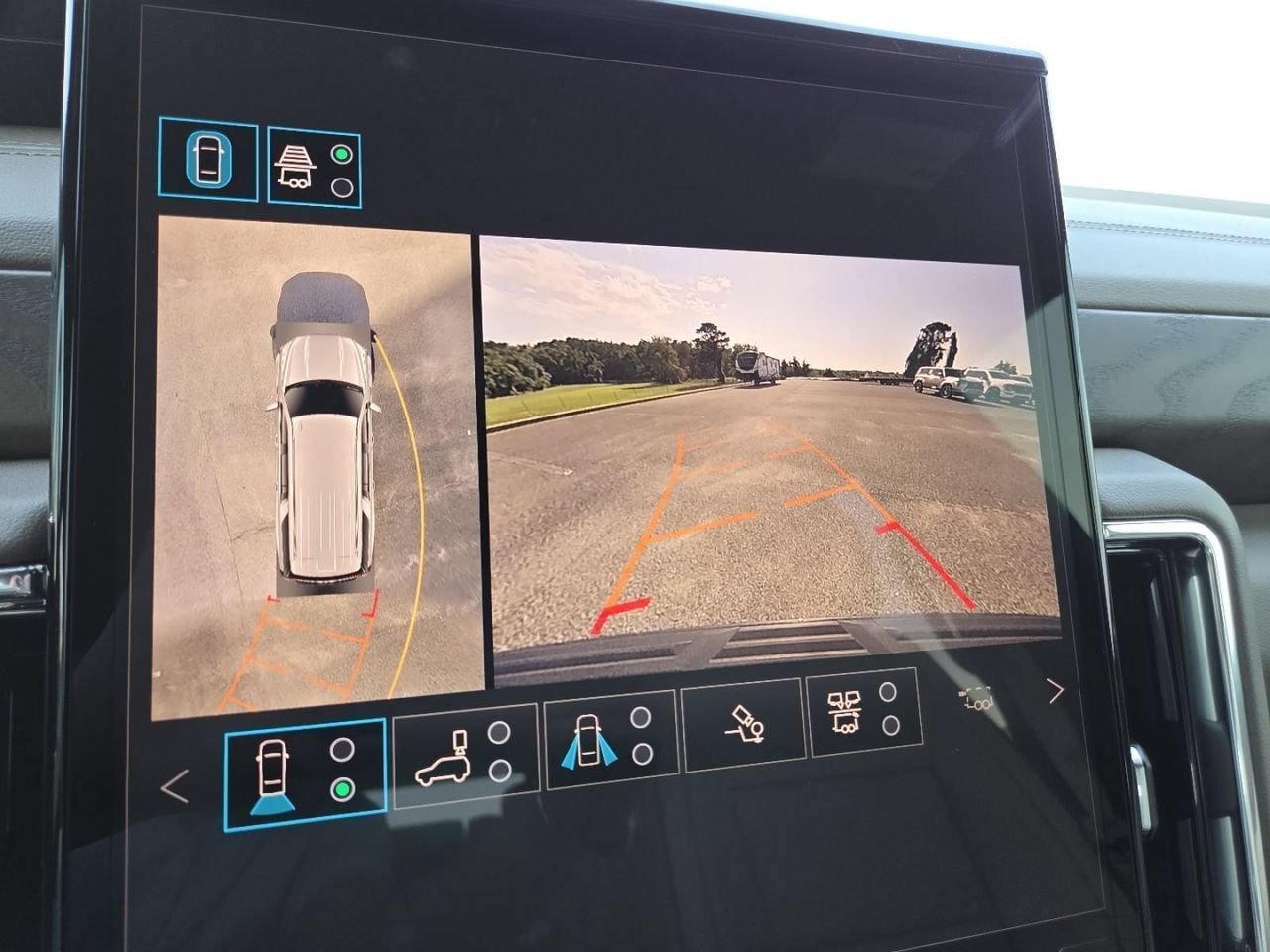 2026 GMC Yukon XL Denali - Photo 13