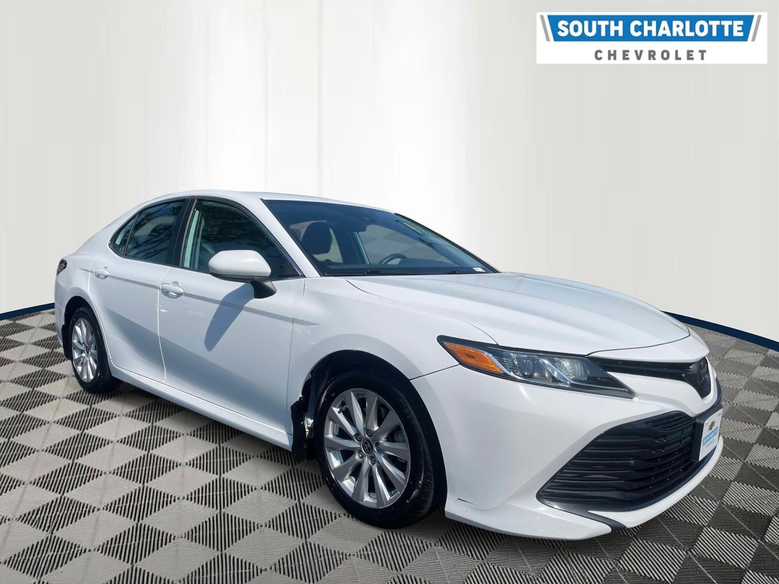 Used 2020 White Toyota LE image 3