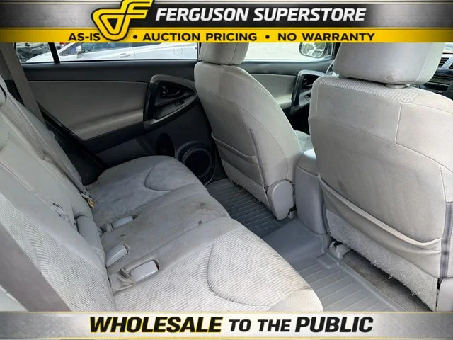 Used 2010 White Toyota Base image 27