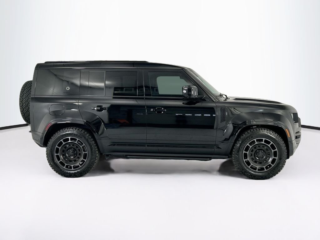 New 2026 Narvik Black Land Rover OCTA image 4