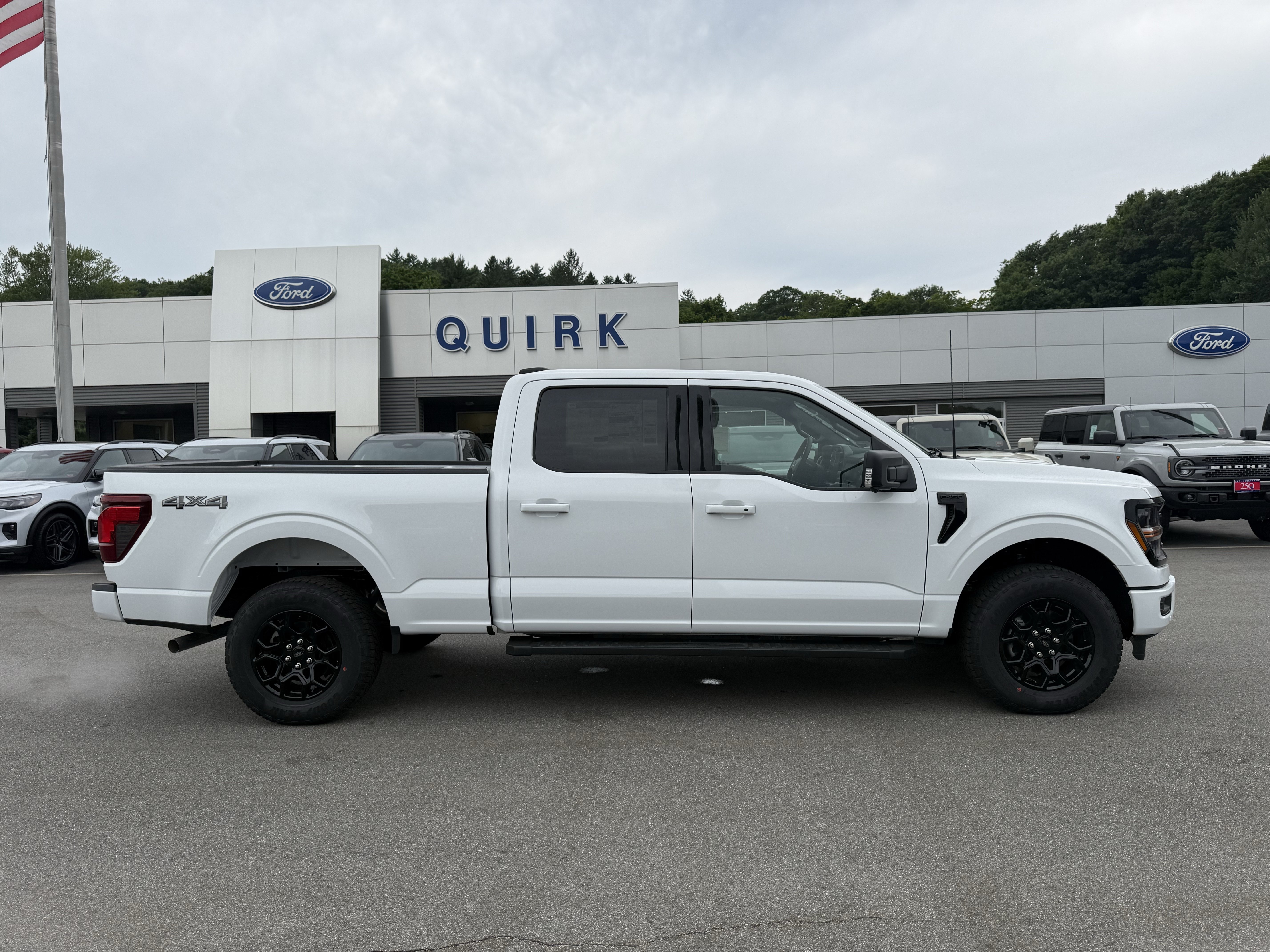 New 2026 Oxford White Ford XLT image 2