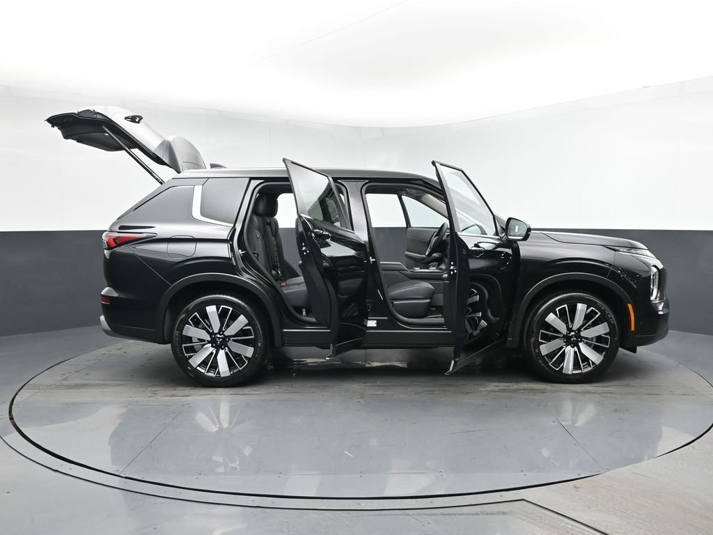 New 2026 Black Mitsubishi SE image 25