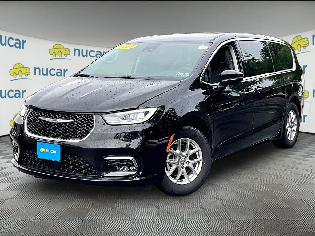 Used 2024 Diamond Black Chrysler Touring L image 3